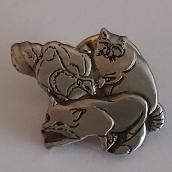 Pewter RABIES RESEARCH Pin Fox Skunk Raccoon Trash Panda - Picture 1 of 3